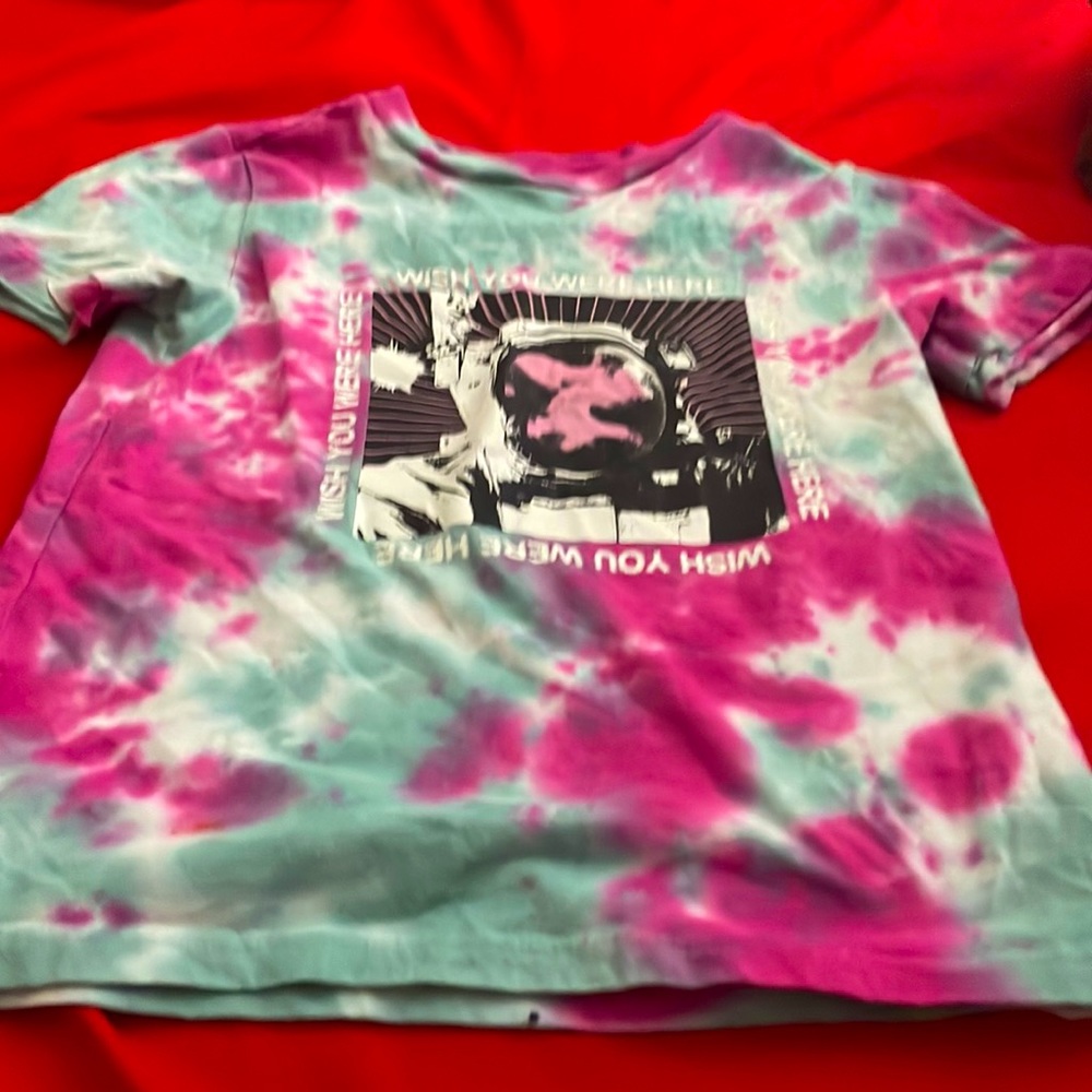 I am selling a kid Shirt